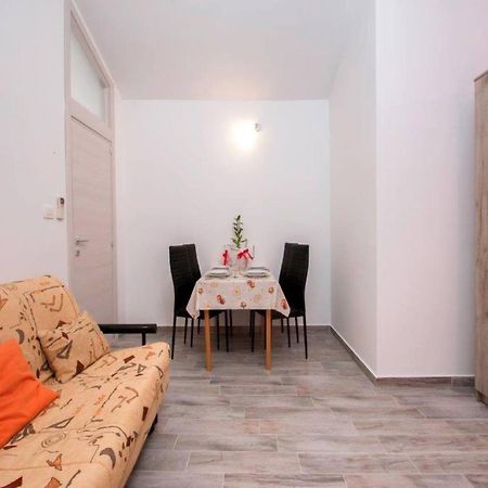 Pleasant Oriana Apartment near the sea-Pula Bagian luar foto
